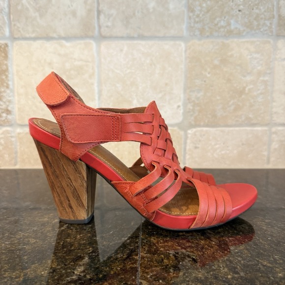 Clarks Red Woven Sandals - Picture 3 of 14